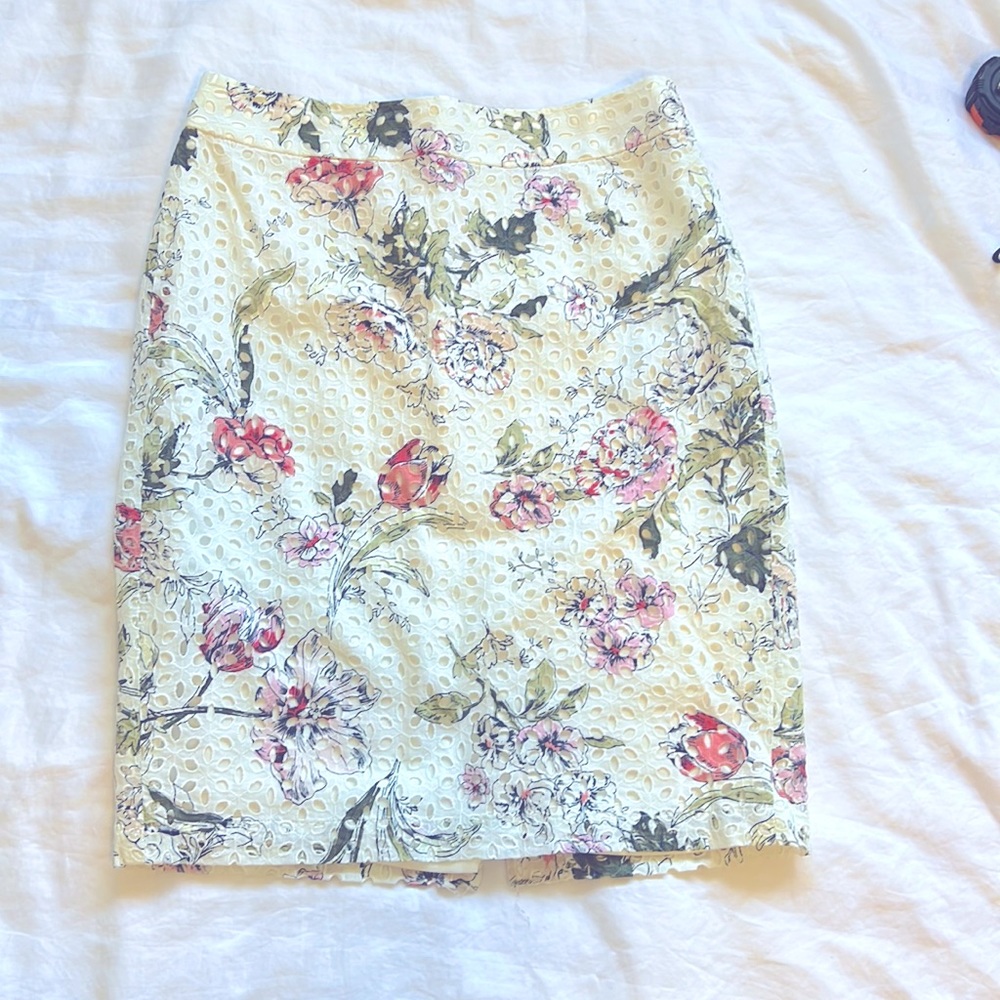 💖 Ann Taylor floral cream pencil skirt